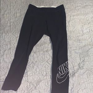 NIKE black Capri leggings